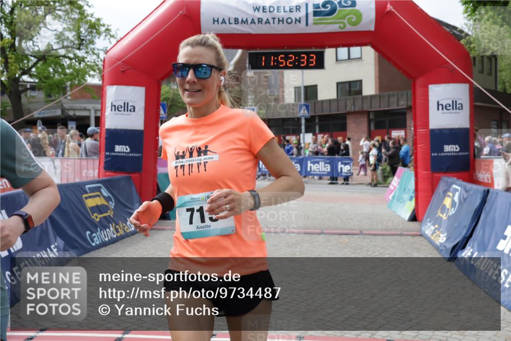 10.05.2026 - 8. Wedeler Halbmarathon Yannick Fuchs http://msf.ph/oto/9734487 10.05.2026 11:52:32 Ziel 715, 739, 2143 meine-sportfotos.de