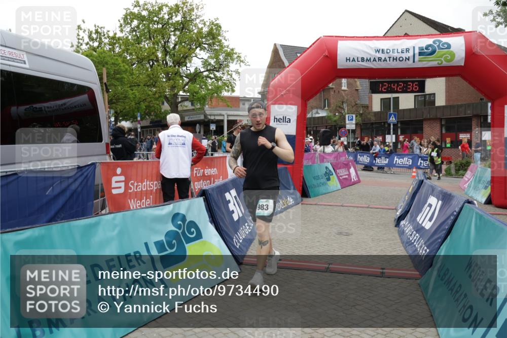 10.05.2026 - 8. Wedeler Halbmarathon Yannick Fuchs http://msf.ph/oto/9734490 10.05.2026 12:42:34 Ziel 983 meine-sportfotos.de