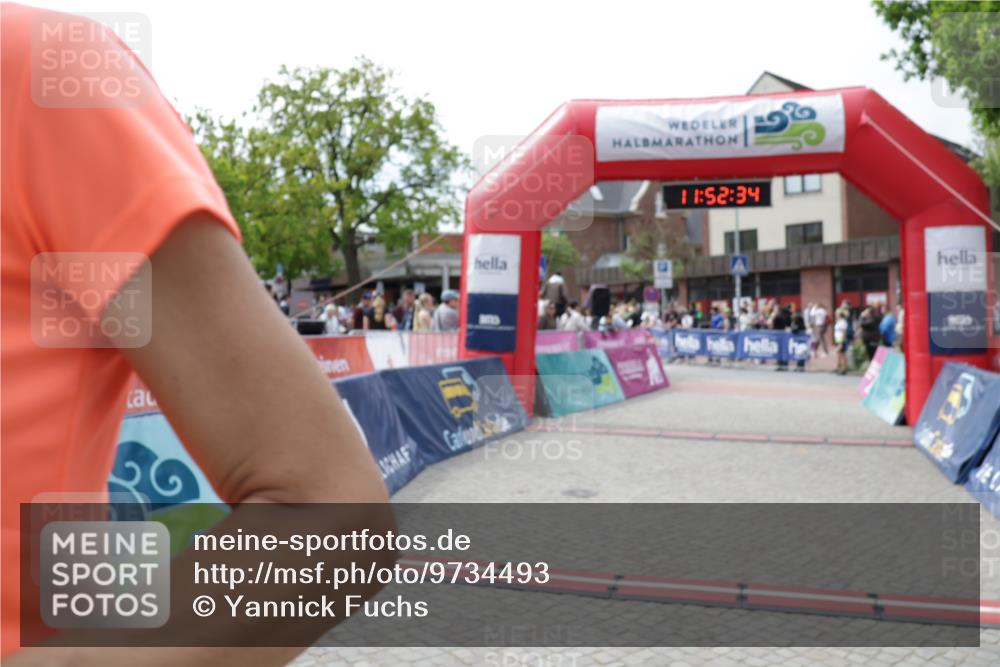10.05.2026 - 8. Wedeler Halbmarathon Yannick Fuchs http://msf.ph/oto/9734493 10.05.2026 11:52:32 Ziel 715, 739, 2143 meine-sportfotos.de