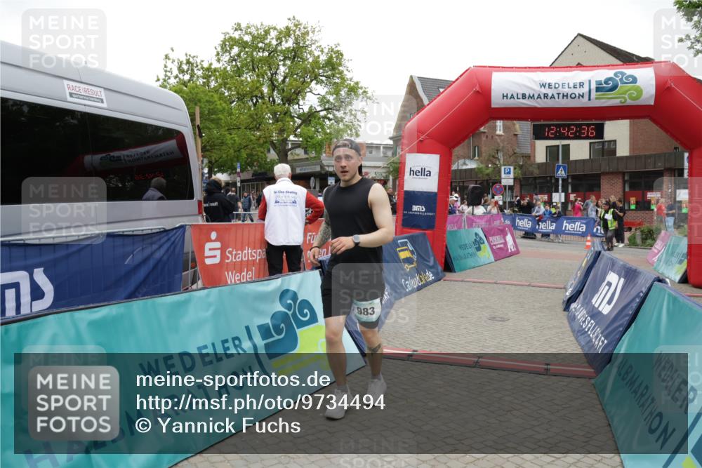10.05.2026 - 8. Wedeler Halbmarathon Yannick Fuchs http://msf.ph/oto/9734494 10.05.2026 12:42:34 Ziel 983 meine-sportfotos.de