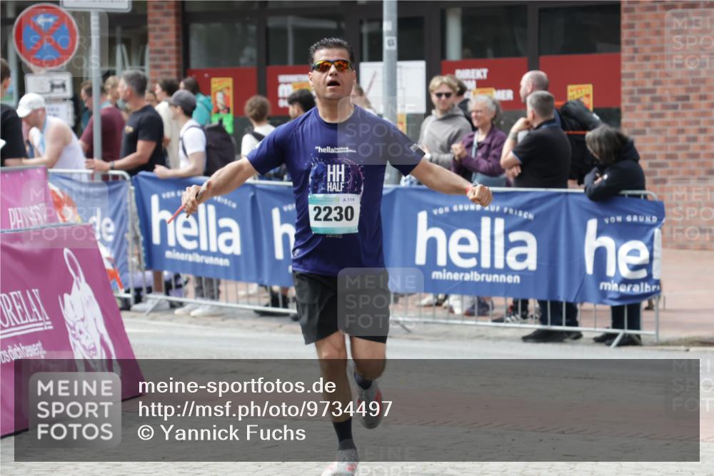 10.05.2026 - 8. Wedeler Halbmarathon Yannick Fuchs http://msf.ph/oto/9734497 10.05.2026 11:52:36 Ziel 715, 2230 meine-sportfotos.de