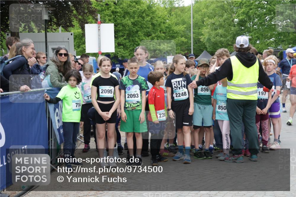 10.05.2026 - 8. Wedeler Halbmarathon Yannick Fuchs http://msf.ph/oto/9734500 10.05.2026 12:42:57 Ziel  meine-sportfotos.de