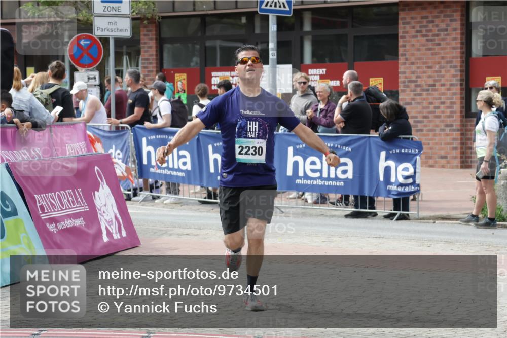 10.05.2026 - 8. Wedeler Halbmarathon Yannick Fuchs http://msf.ph/oto/9734501 10.05.2026 11:52:36 Ziel 715, 2230 meine-sportfotos.de
