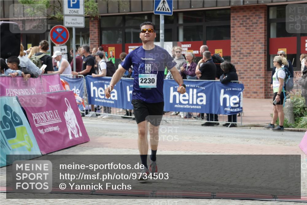 10.05.2026 - 8. Wedeler Halbmarathon Yannick Fuchs http://msf.ph/oto/9734503 10.05.2026 11:52:37 Ziel 2230 meine-sportfotos.de