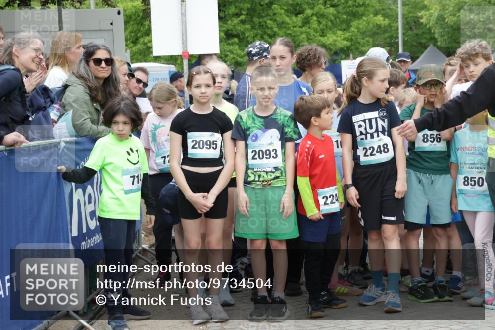 10.05.2026 - 8. Wedeler Halbmarathon Yannick Fuchs http://msf.ph/oto/9734504 10.05.2026 12:42:58 Ziel  meine-sportfotos.de