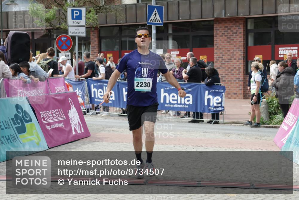 10.05.2026 - 8. Wedeler Halbmarathon Yannick Fuchs http://msf.ph/oto/9734507 10.05.2026 11:52:37 Ziel 2230 meine-sportfotos.de