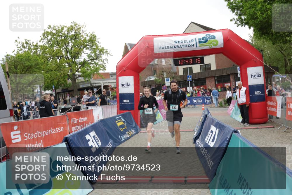 10.05.2026 - 8. Wedeler Halbmarathon Yannick Fuchs http://msf.ph/oto/9734523 10.05.2026 12:43:13 Ziel 532, 533 meine-sportfotos.de