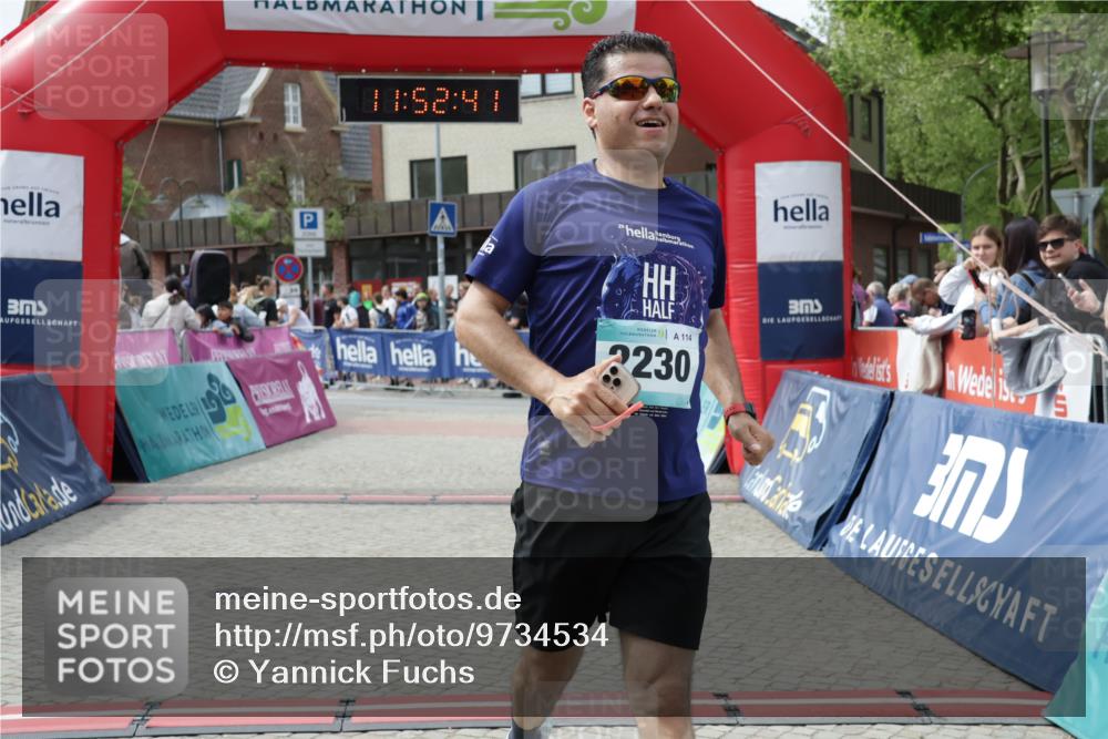 10.05.2026 - 8. Wedeler Halbmarathon Yannick Fuchs http://msf.ph/oto/9734534 10.05.2026 11:52:39 Ziel 2230 meine-sportfotos.de