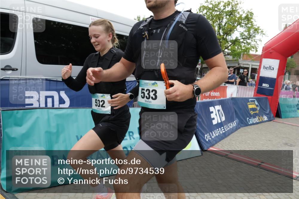 10.05.2026 - 8. Wedeler Halbmarathon Yannick Fuchs http://msf.ph/oto/9734539 10.05.2026 12:43:14 Ziel 532, 533 meine-sportfotos.de