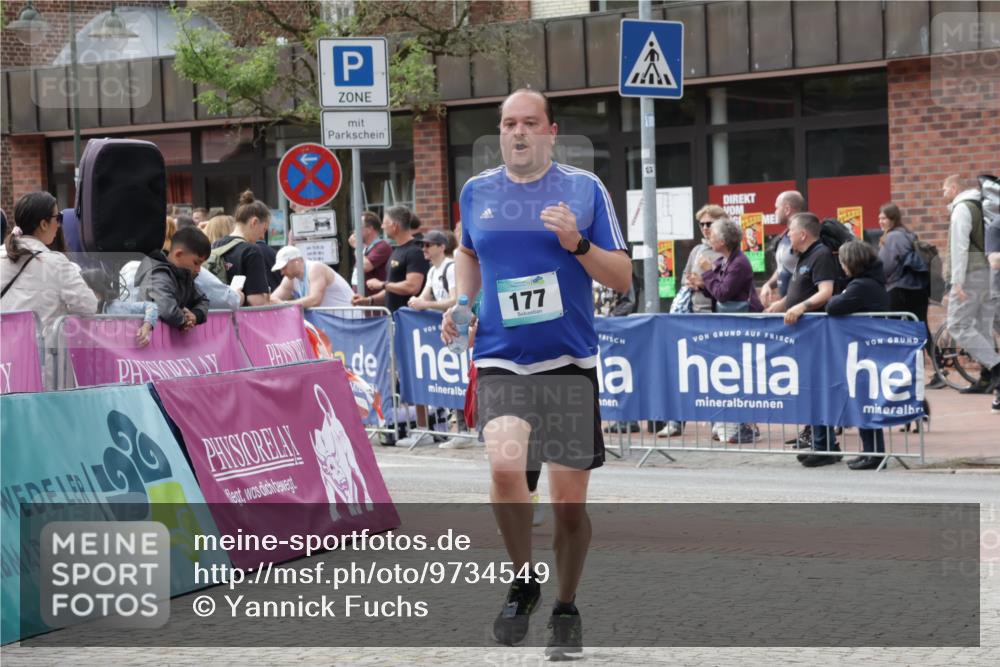 10.05.2026 - 8. Wedeler Halbmarathon Yannick Fuchs http://msf.ph/oto/9734549 10.05.2026 11:52:47 Ziel 177, 439 meine-sportfotos.de