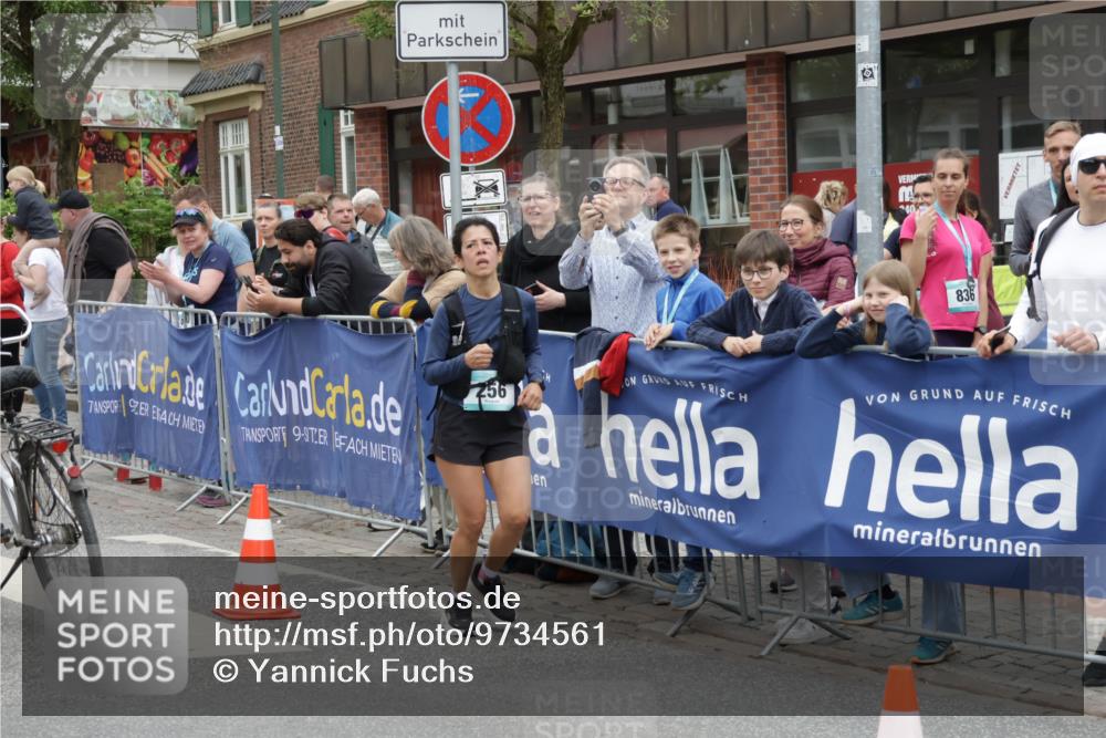 10.05.2026 - 8. Wedeler Halbmarathon Yannick Fuchs http://msf.ph/oto/9734561 10.05.2026 12:43:49 Ziel  meine-sportfotos.de