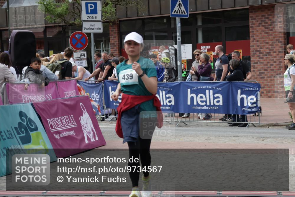 10.05.2026 - 8. Wedeler Halbmarathon Yannick Fuchs http://msf.ph/oto/9734567 10.05.2026 11:52:50 Ziel 177, 439 meine-sportfotos.de