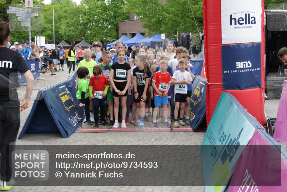 10.05.2026 - 8. Wedeler Halbmarathon Yannick Fuchs http://msf.ph/oto/9734593 10.05.2026 12:44:10 Ziel  meine-sportfotos.de