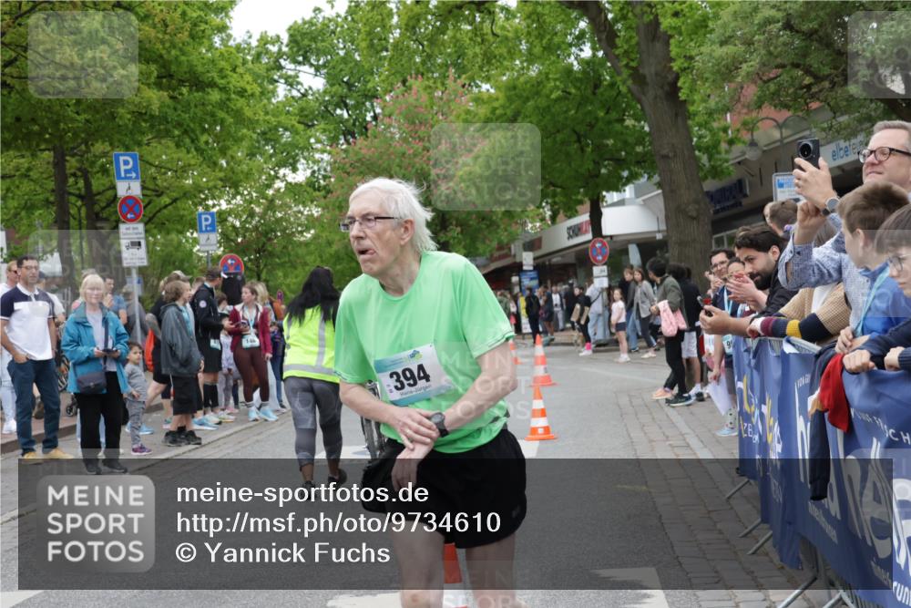 10.05.2026 - 8. Wedeler Halbmarathon Yannick Fuchs http://msf.ph/oto/9734610 10.05.2026 12:44:29 Ziel  meine-sportfotos.de