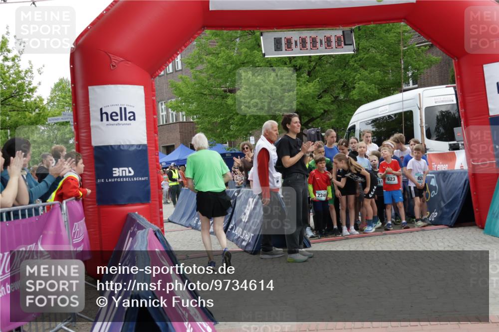 10.05.2026 - 8. Wedeler Halbmarathon Yannick Fuchs http://msf.ph/oto/9734614 10.05.2026 12:44:34 Ziel 394 meine-sportfotos.de