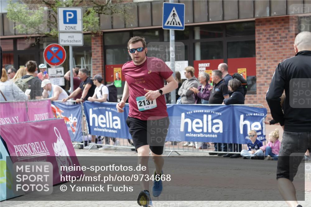 10.05.2026 - 8. Wedeler Halbmarathon Yannick Fuchs http://msf.ph/oto/9734668 10.05.2026 11:53:21 Ziel 633, 1031, 2137 meine-sportfotos.de