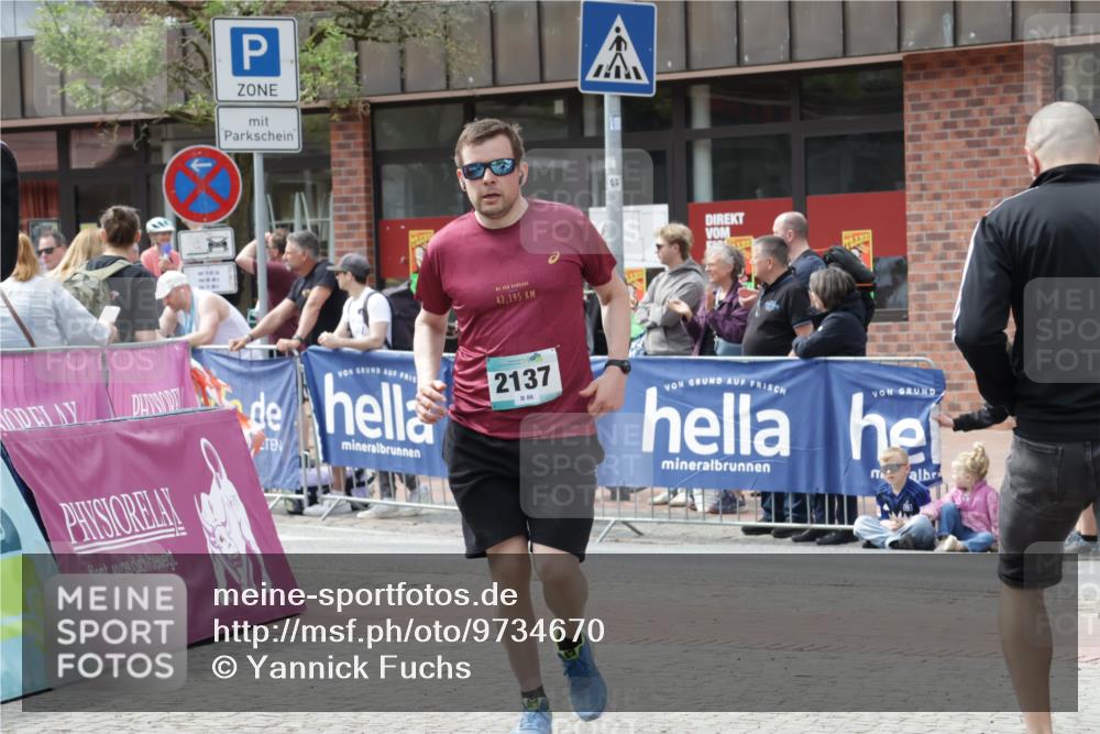 10.05.2026 - 8. Wedeler Halbmarathon Yannick Fuchs http://msf.ph/oto/9734670 10.05.2026 11:53:22 Ziel 140, 633, 1031, 2137 meine-sportfotos.de