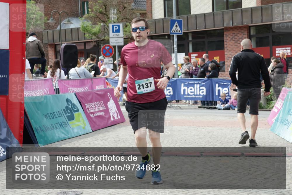 10.05.2026 - 8. Wedeler Halbmarathon Yannick Fuchs http://msf.ph/oto/9734682 10.05.2026 11:53:23 Ziel 140, 1031, 2137 meine-sportfotos.de