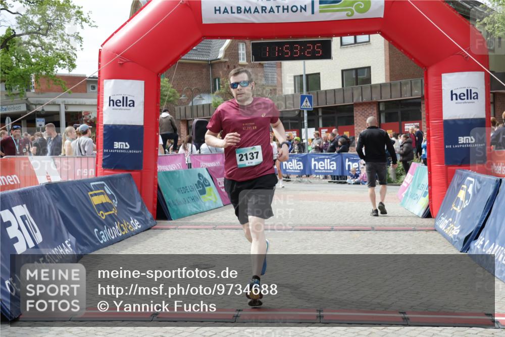 10.05.2026 - 8. Wedeler Halbmarathon Yannick Fuchs http://msf.ph/oto/9734688 10.05.2026 11:53:23 Ziel 140, 1031, 2137 meine-sportfotos.de