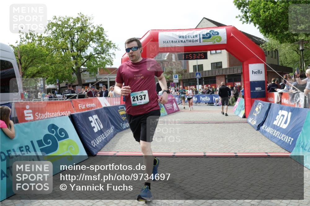 10.05.2026 - 8. Wedeler Halbmarathon Yannick Fuchs http://msf.ph/oto/9734697 10.05.2026 11:53:24 Ziel 23, 140, 1031, 2137 meine-sportfotos.de