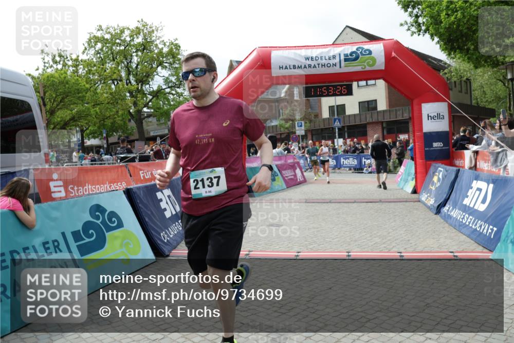 10.05.2026 - 8. Wedeler Halbmarathon Yannick Fuchs http://msf.ph/oto/9734699 10.05.2026 11:53:24 Ziel 23, 140, 1031, 2137 meine-sportfotos.de