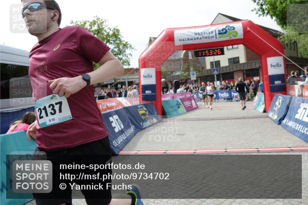 10.05.2026 - 8. Wedeler Halbmarathon Yannick Fuchs http://msf.ph/oto/9734702 10.05.2026 11:53:24 Ziel 23, 140, 1031, 2137 meine-sportfotos.de