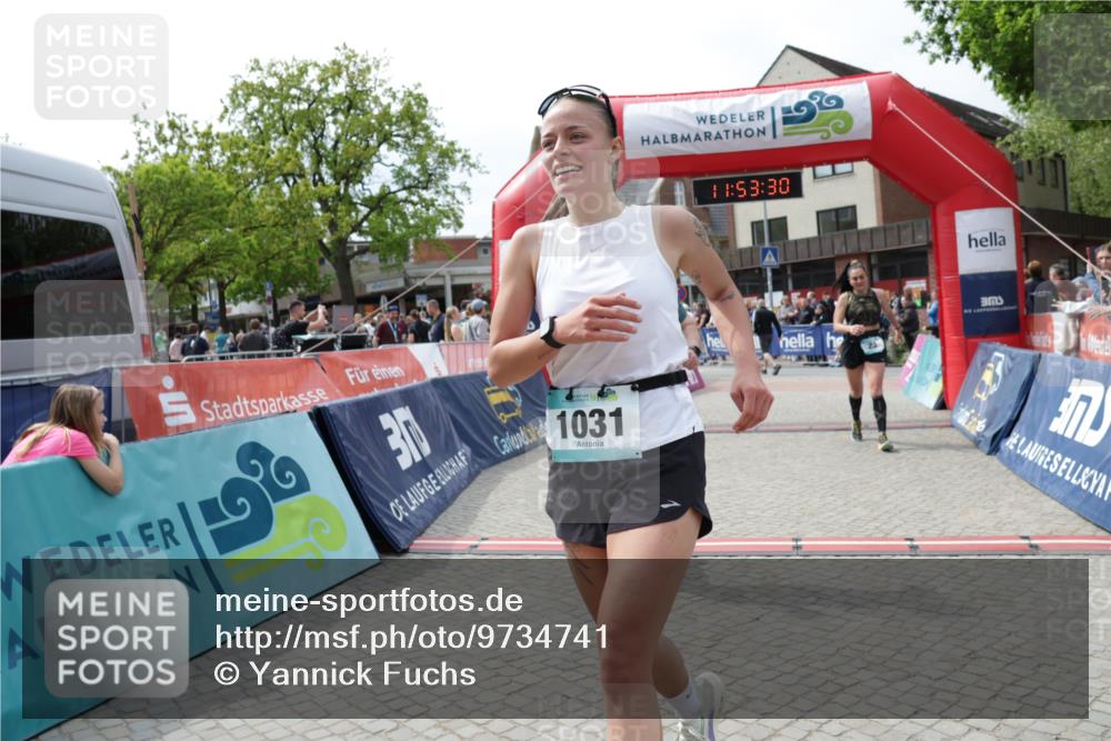 10.05.2026 - 8. Wedeler Halbmarathon Yannick Fuchs http://msf.ph/oto/9734741 10.05.2026 11:53:28 Ziel 23, 140, 1031, 2137 meine-sportfotos.de