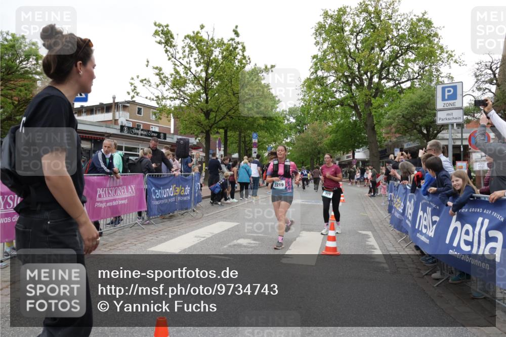 10.05.2026 - 8. Wedeler Halbmarathon Yannick Fuchs http://msf.ph/oto/9734743 10.05.2026 12:45:11 Ziel  meine-sportfotos.de