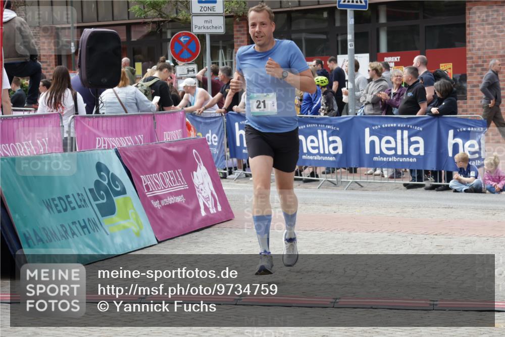 10.05.2026 - 8. Wedeler Halbmarathon Yannick Fuchs http://msf.ph/oto/9734759 10.05.2026 11:53:45 Ziel 21 meine-sportfotos.de