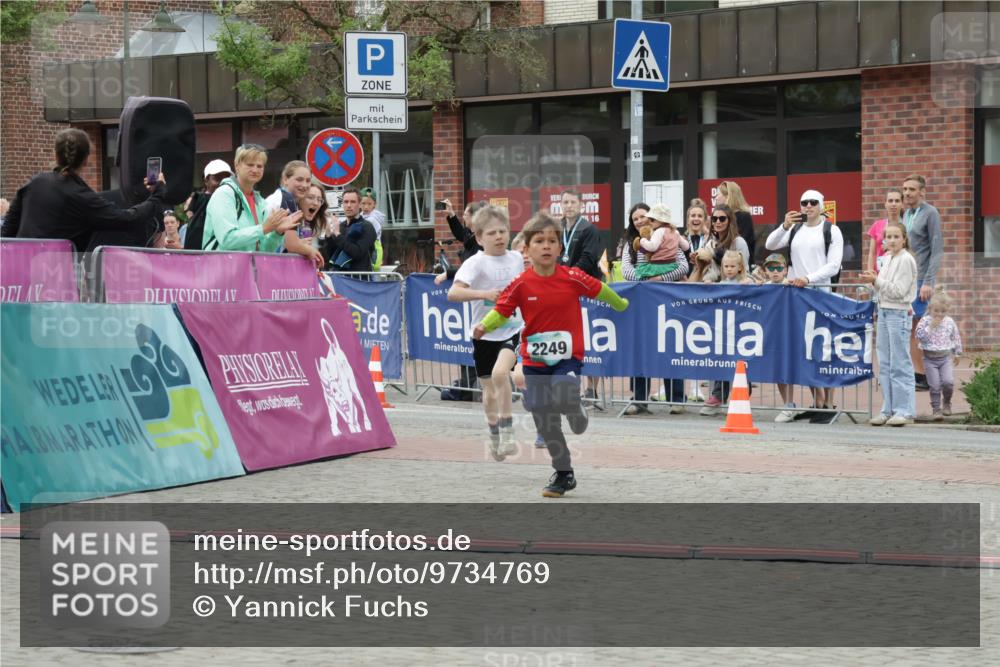 10.05.2026 - 8. Wedeler Halbmarathon Yannick Fuchs http://msf.ph/oto/9734769 10.05.2026 12:47:37 Ziel 623, 624, 2249 meine-sportfotos.de