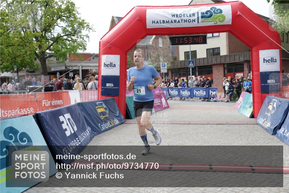 10.05.2026 - 8. Wedeler Halbmarathon Yannick Fuchs http://msf.ph/oto/9734770 10.05.2026 11:53:46 Ziel 21 meine-sportfotos.de