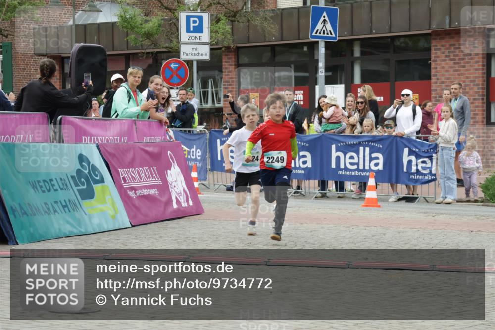 10.05.2026 - 8. Wedeler Halbmarathon Yannick Fuchs http://msf.ph/oto/9734772 10.05.2026 12:47:37 Ziel 623, 624, 2249 meine-sportfotos.de