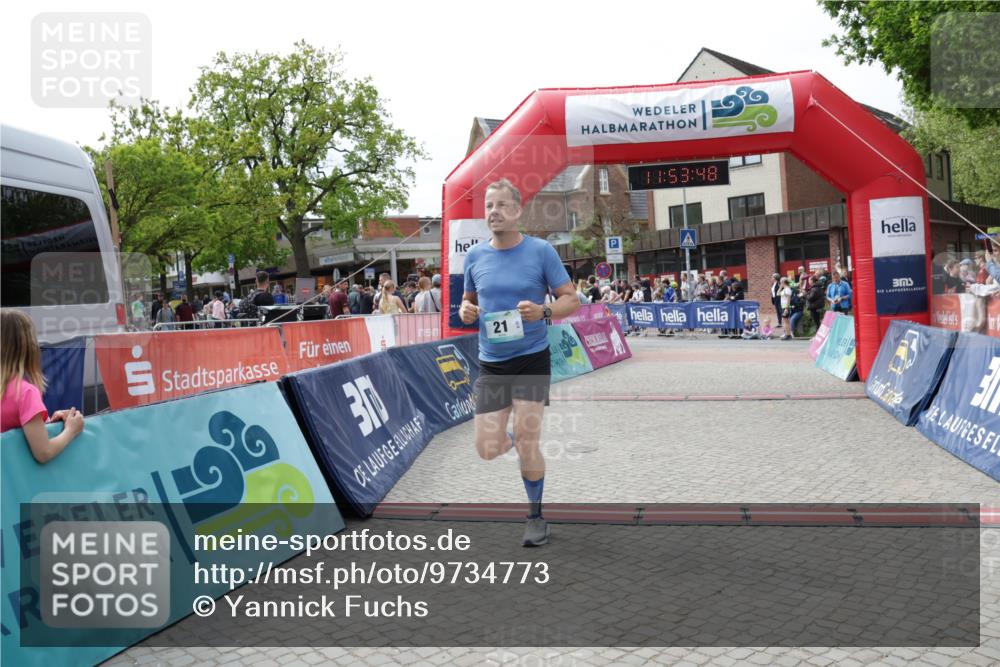 10.05.2026 - 8. Wedeler Halbmarathon Yannick Fuchs http://msf.ph/oto/9734773 10.05.2026 11:53:47 Ziel 21 meine-sportfotos.de