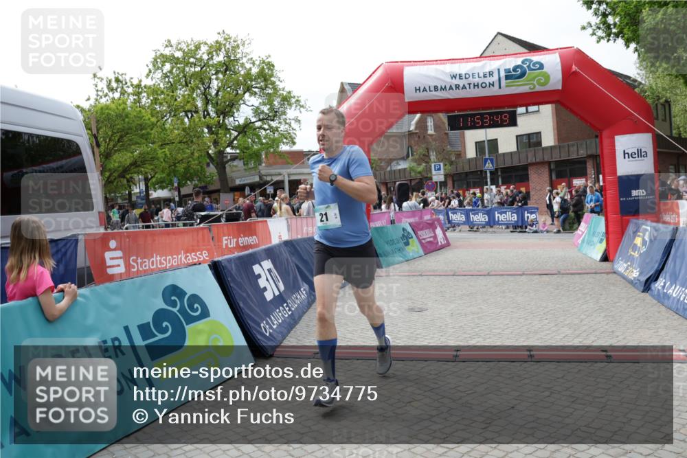 10.05.2026 - 8. Wedeler Halbmarathon Yannick Fuchs http://msf.ph/oto/9734775 10.05.2026 11:53:47 Ziel 21 meine-sportfotos.de
