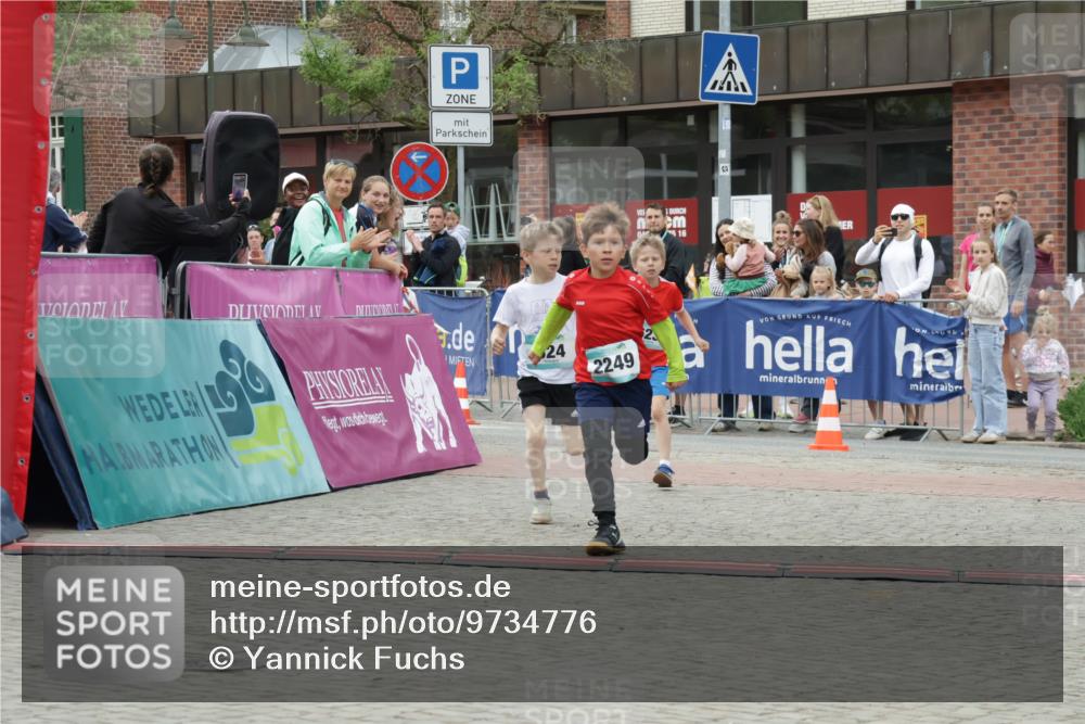 10.05.2026 - 8. Wedeler Halbmarathon Yannick Fuchs http://msf.ph/oto/9734776 10.05.2026 12:47:37 Ziel 623, 624, 2249 meine-sportfotos.de