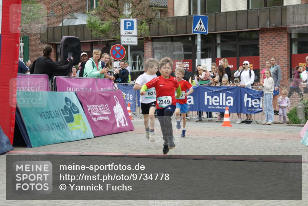 10.05.2026 - 8. Wedeler Halbmarathon Yannick Fuchs http://msf.ph/oto/9734778 10.05.2026 12:47:37 Ziel 623, 624, 2249 meine-sportfotos.de