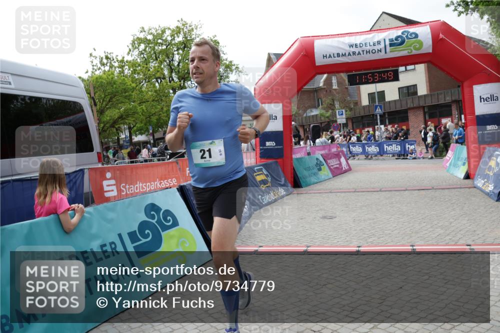 10.05.2026 - 8. Wedeler Halbmarathon Yannick Fuchs http://msf.ph/oto/9734779 10.05.2026 11:53:47 Ziel 21 meine-sportfotos.de