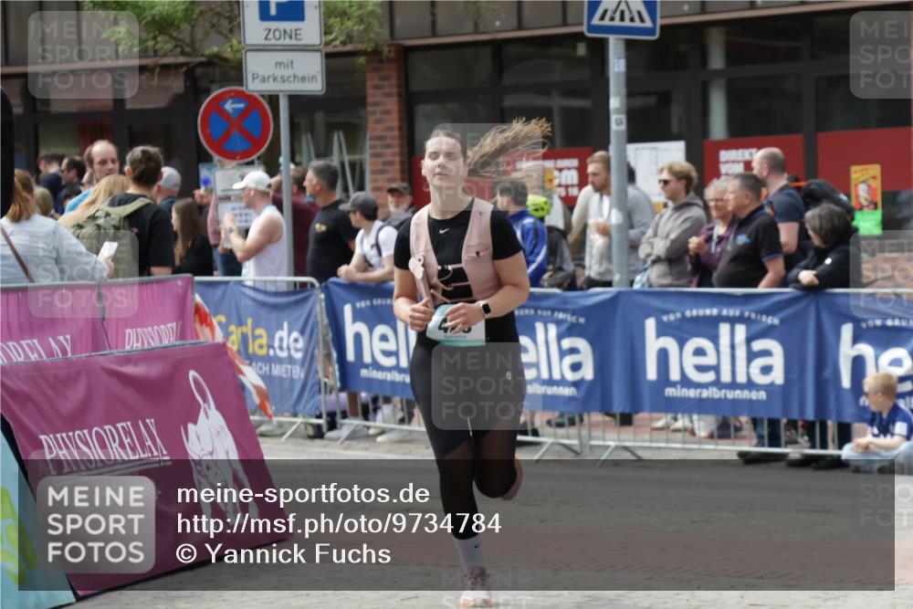 10.05.2026 - 8. Wedeler Halbmarathon Yannick Fuchs http://msf.ph/oto/9734784 10.05.2026 11:53:52 Ziel 303, 423 meine-sportfotos.de