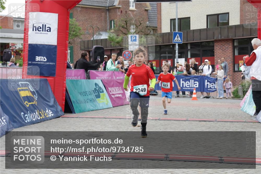 10.05.2026 - 8. Wedeler Halbmarathon Yannick Fuchs http://msf.ph/oto/9734785 10.05.2026 12:47:38 Ziel 623, 624, 2249 meine-sportfotos.de