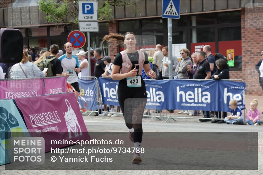 10.05.2026 - 8. Wedeler Halbmarathon Yannick Fuchs http://msf.ph/oto/9734788 10.05.2026 11:53:52 Ziel 303, 423 meine-sportfotos.de