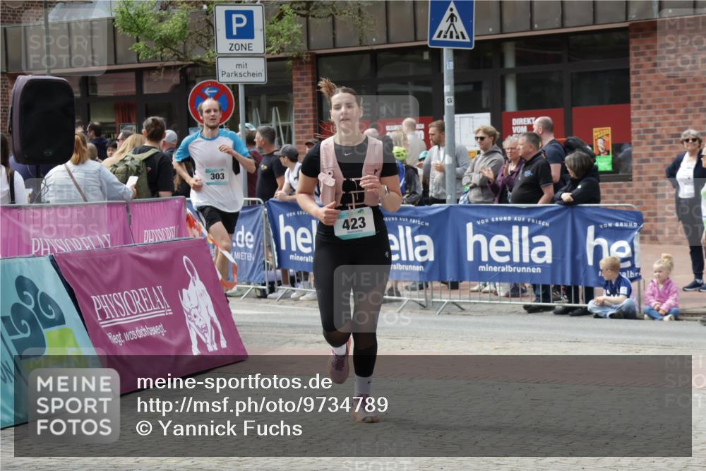 10.05.2026 - 8. Wedeler Halbmarathon Yannick Fuchs http://msf.ph/oto/9734789 10.05.2026 11:53:52 Ziel 303, 423 meine-sportfotos.de