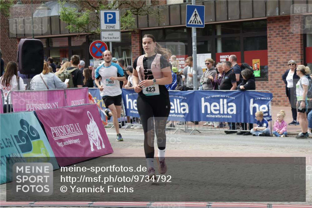 10.05.2026 - 8. Wedeler Halbmarathon Yannick Fuchs http://msf.ph/oto/9734792 10.05.2026 11:53:53 Ziel 303, 423 meine-sportfotos.de