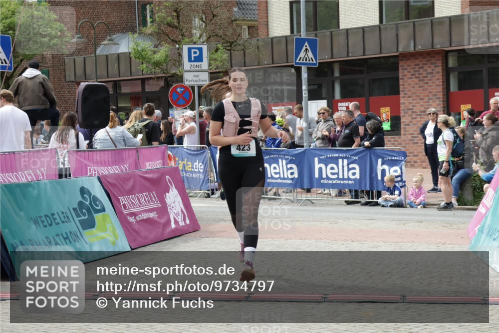 10.05.2026 - 8. Wedeler Halbmarathon Yannick Fuchs http://msf.ph/oto/9734797 10.05.2026 11:53:53 Ziel 303, 423 meine-sportfotos.de