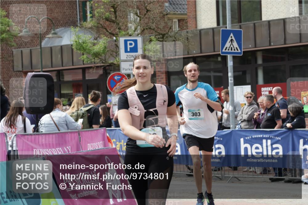 10.05.2026 - 8. Wedeler Halbmarathon Yannick Fuchs http://msf.ph/oto/9734801 10.05.2026 11:53:54 Ziel 303, 423, 2102 meine-sportfotos.de