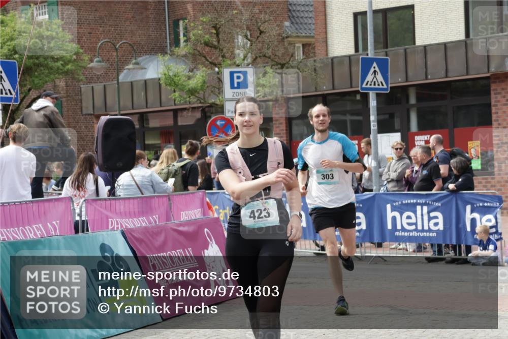 10.05.2026 - 8. Wedeler Halbmarathon Yannick Fuchs http://msf.ph/oto/9734803 10.05.2026 11:53:54 Ziel 303, 423, 2102 meine-sportfotos.de