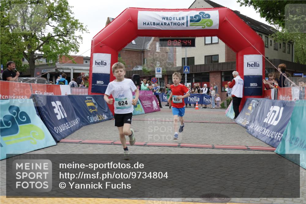 10.05.2026 - 8. Wedeler Halbmarathon Yannick Fuchs http://msf.ph/oto/9734804 10.05.2026 12:47:40 Ziel 623, 624, 997, 2093, 2249 meine-sportfotos.de
