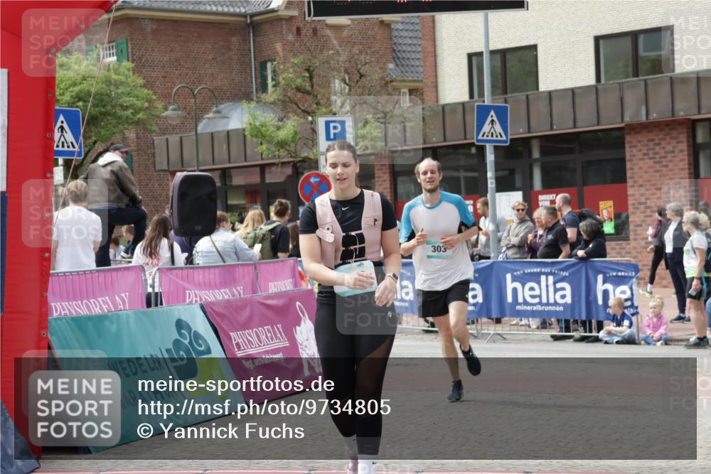 10.05.2026 - 8. Wedeler Halbmarathon Yannick Fuchs http://msf.ph/oto/9734805 10.05.2026 11:53:54 Ziel 303, 423, 2102 meine-sportfotos.de
