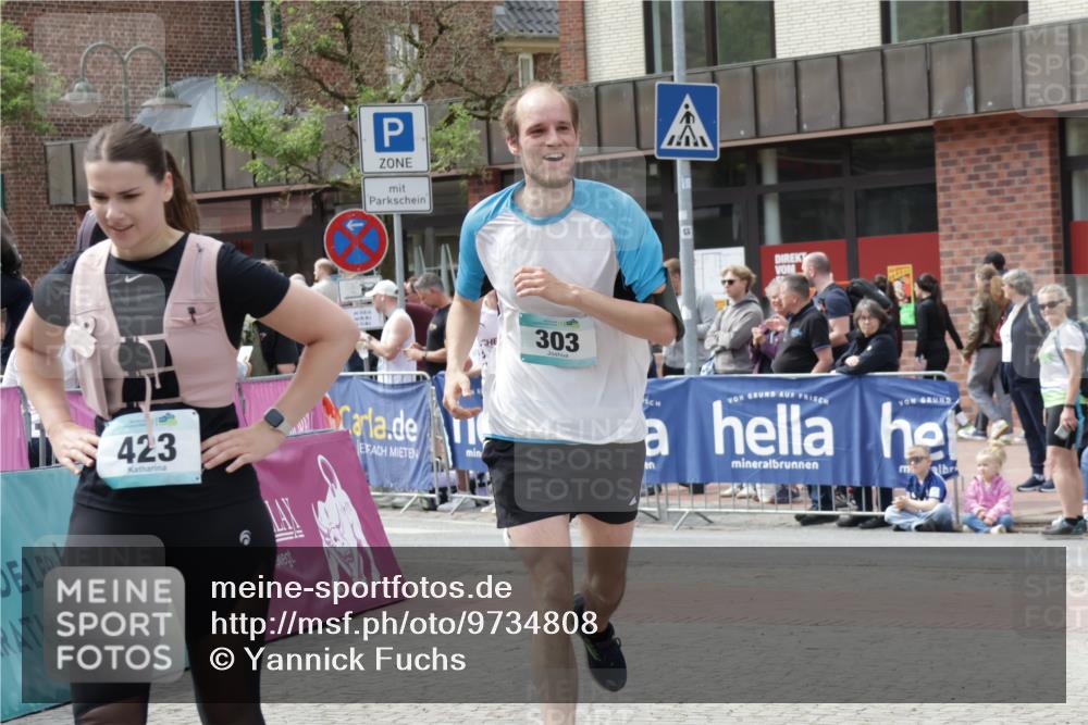 10.05.2026 - 8. Wedeler Halbmarathon Yannick Fuchs http://msf.ph/oto/9734808 10.05.2026 11:53:56 Ziel 76, 303, 423, 2102 meine-sportfotos.de