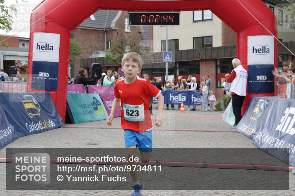 10.05.2026 - 8. Wedeler Halbmarathon Yannick Fuchs http://msf.ph/oto/9734811 10.05.2026 12:47:41 Ziel 623, 624, 997, 2093, 2249 meine-sportfotos.de