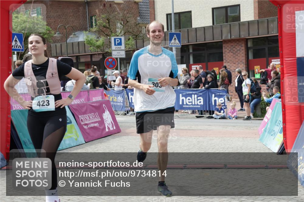 10.05.2026 - 8. Wedeler Halbmarathon Yannick Fuchs http://msf.ph/oto/9734814 10.05.2026 11:53:56 Ziel 76, 303, 423, 2102 meine-sportfotos.de
